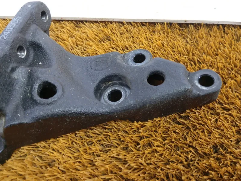 Кронштейн опоры двигателя