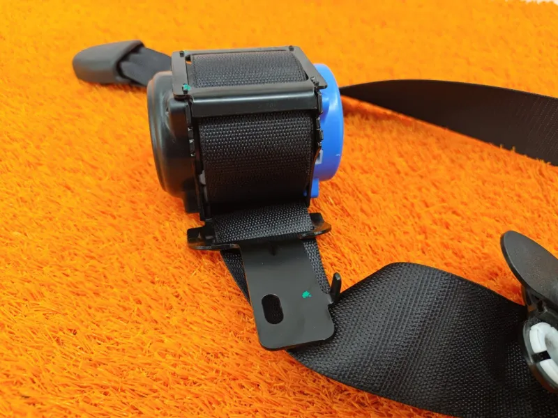 Ремень безопасности