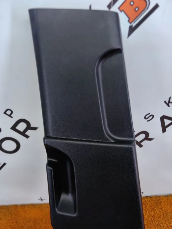 Обшивка центральной стойки