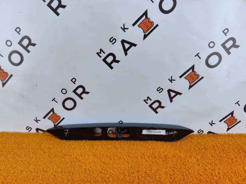 Накладка крышки багажника