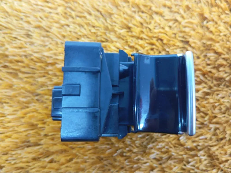 Кнопка стояночного тормоза