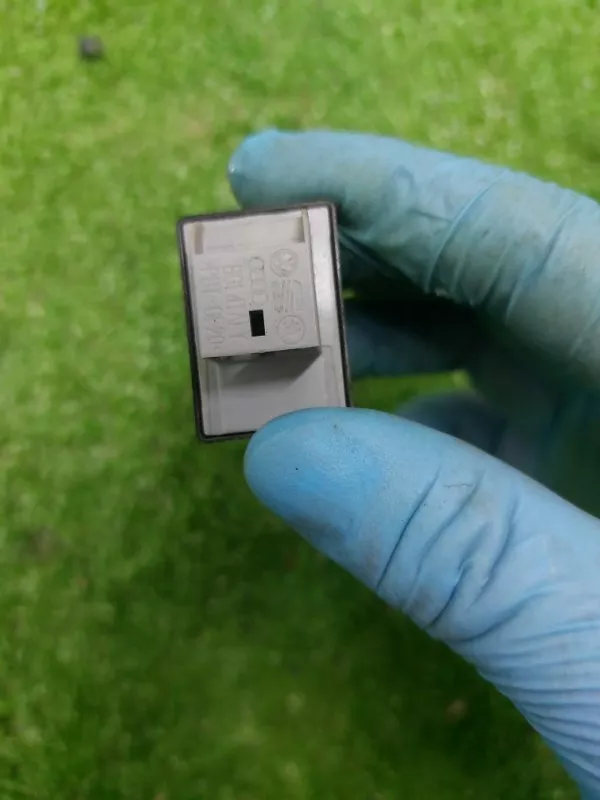 Кнопка стеклоподъемника