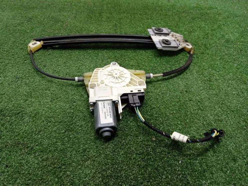 Стеклоподъемник Audi A6 2006 4F0839461B C6, задний левый