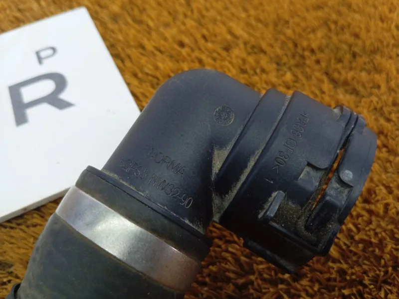 Патрубок радиатора