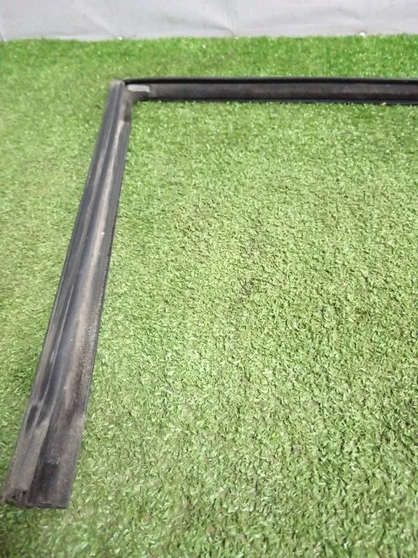 Уплотнитель стекла двери