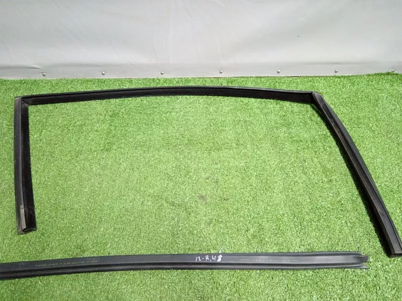 Уплотнитель стекла двери