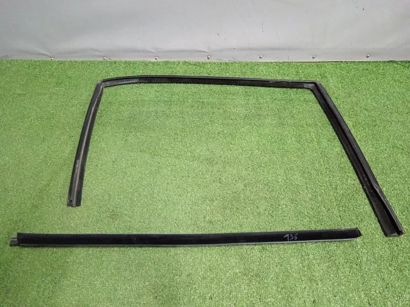 Уплотнитель стекла двери