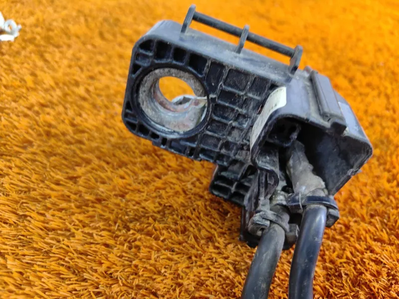 Клемма аккумулятора