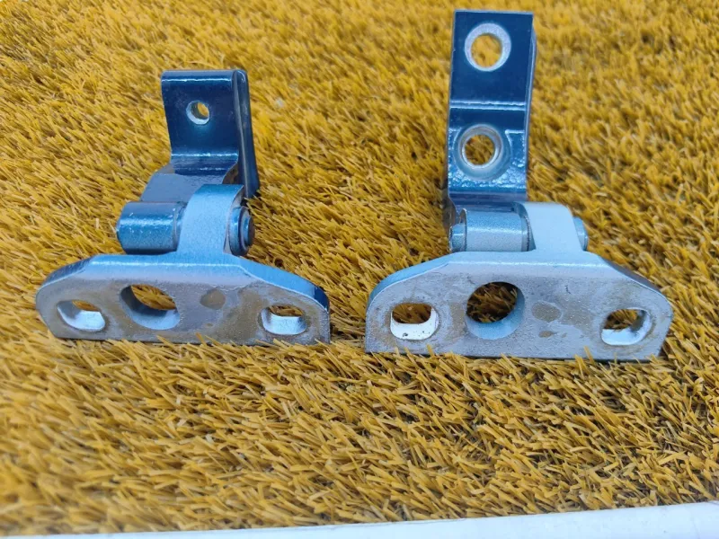 Петля двери