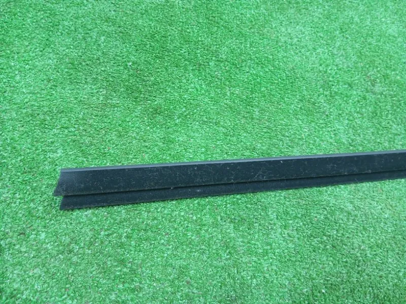 Уплотнитель стекла двери