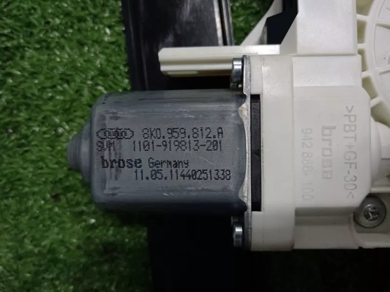 Стеклоподъемник Audi A6 2011 4G0839462 C7, задний правый