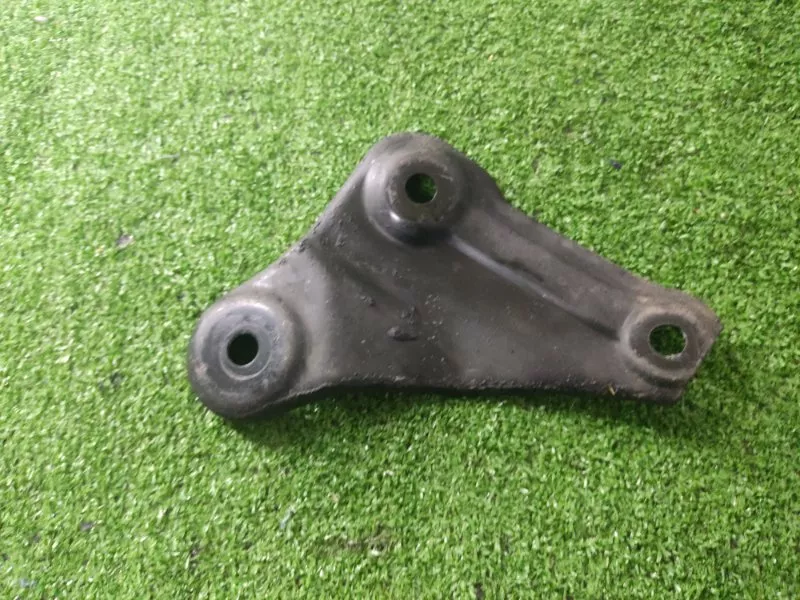 Крепление балки подвески