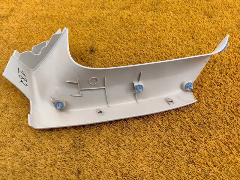 Обшивка крышки багажника