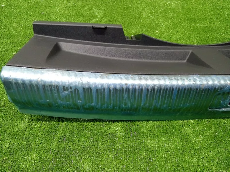 Накладка замка багажника