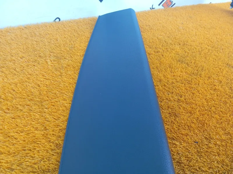 Обшивка двери багажника