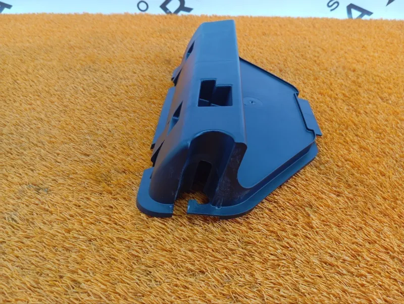 Обшивка крышки багажника