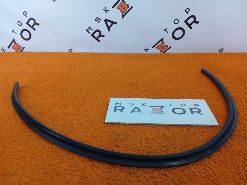 Уплотнитель капота