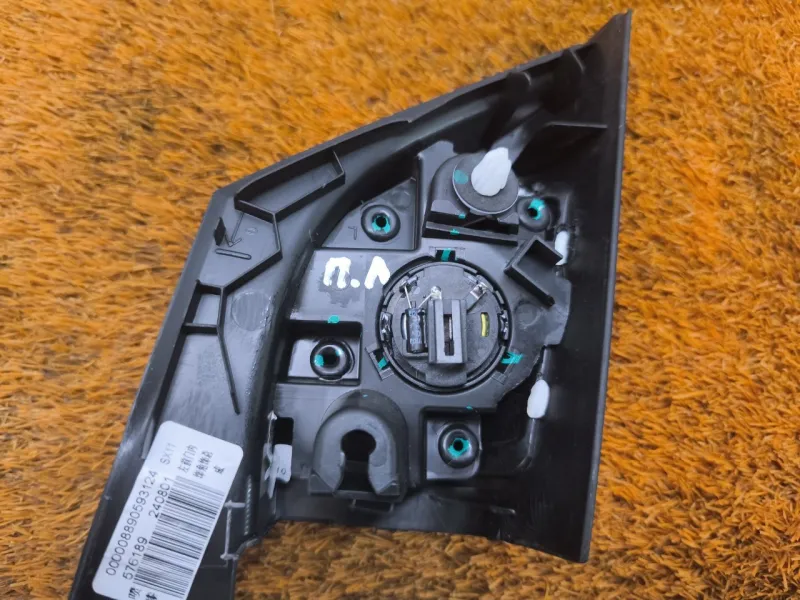 Уголок двери