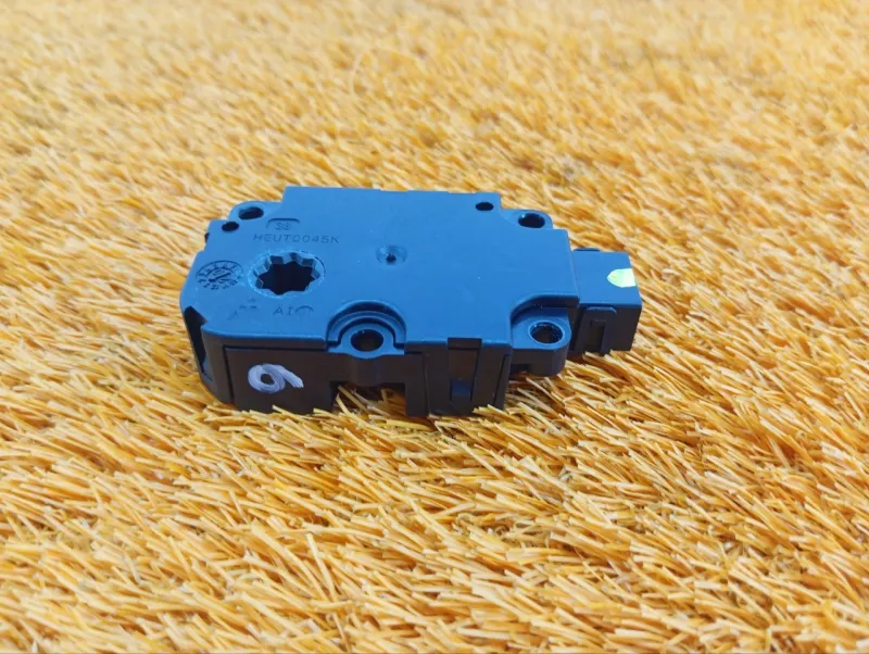 Сервопривод заслонок печки