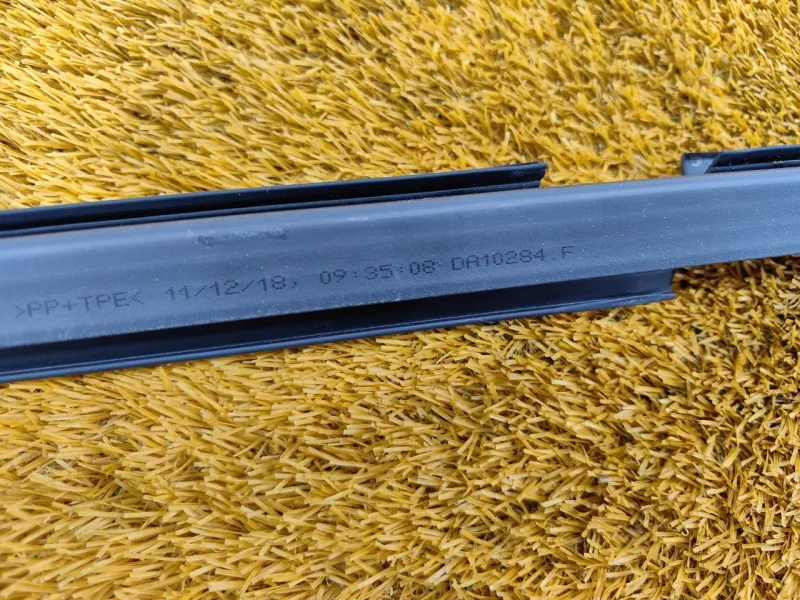 Уплотнитель стекла двери