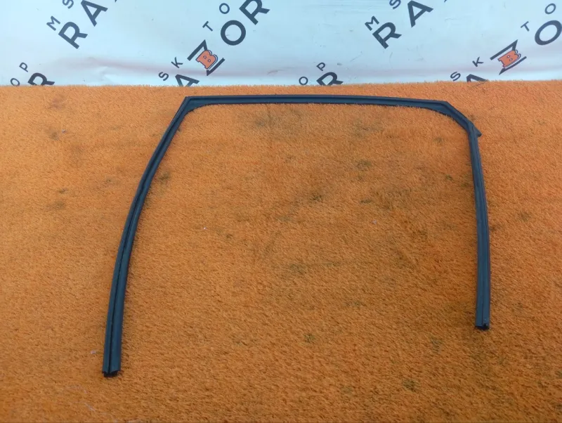 Уплотнитель стекла двери