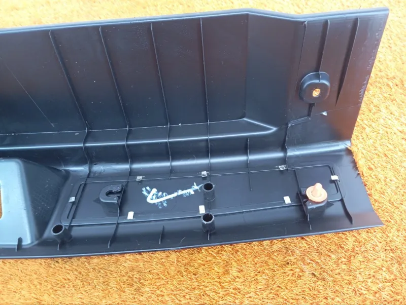 Накладка замка багажника