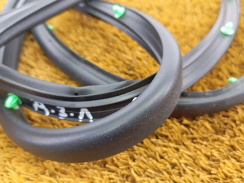 Уплотнитель двери