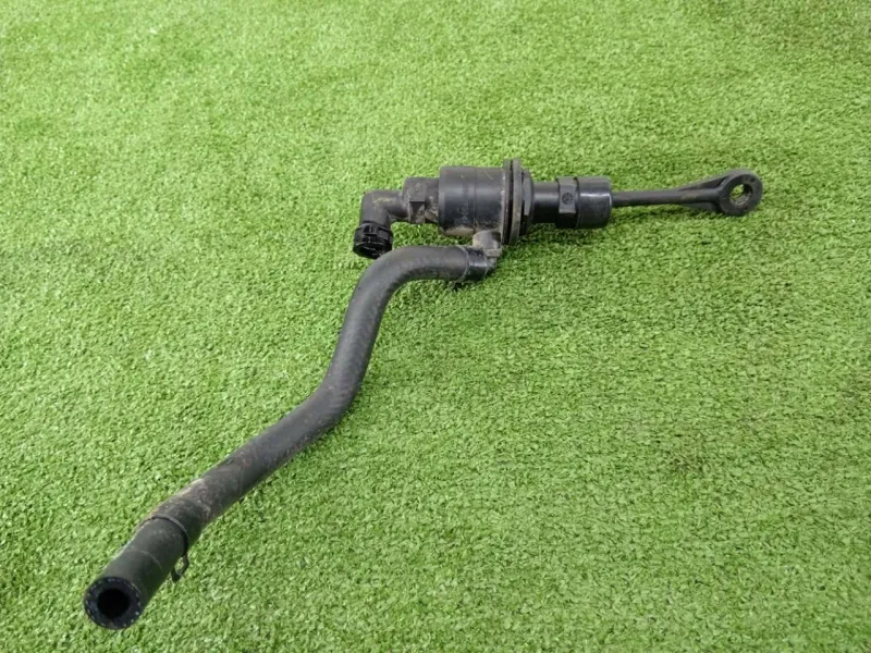 Главный цилиндр сцепления