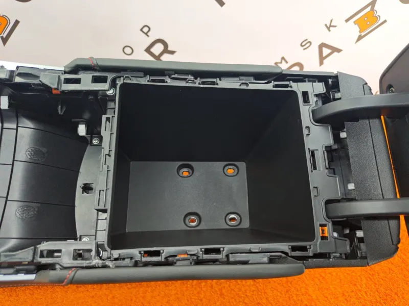 Подлокотник