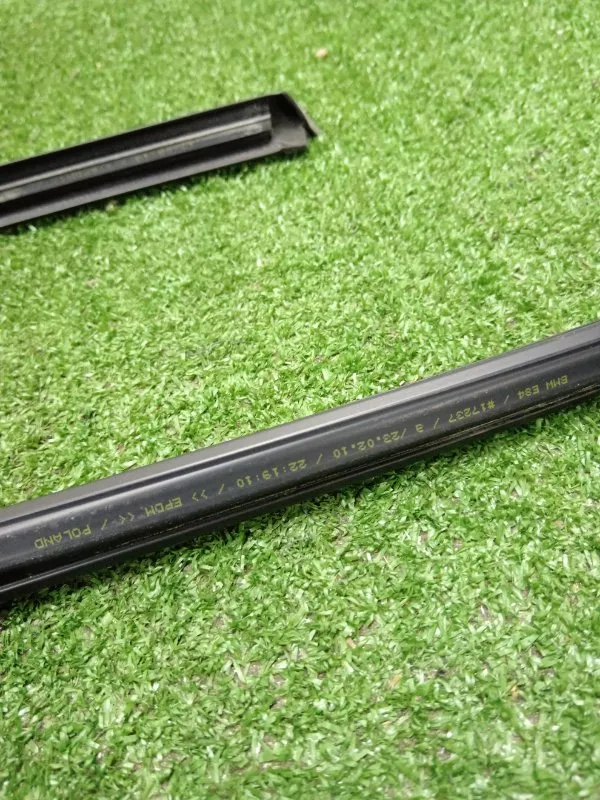 Уплотнитель стекла двери