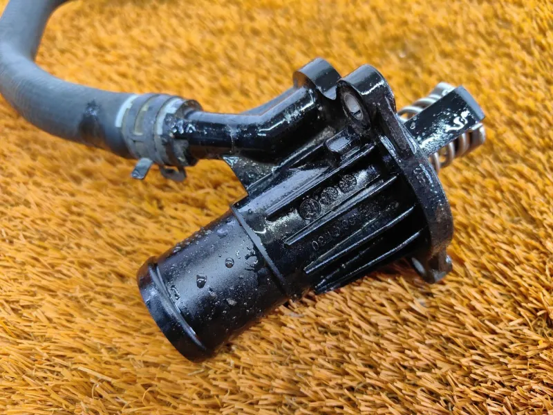 Патрубок термостата