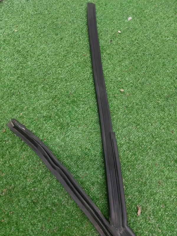 Уплотнитель стекла двери