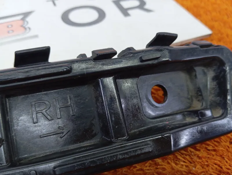 Крепление бампера