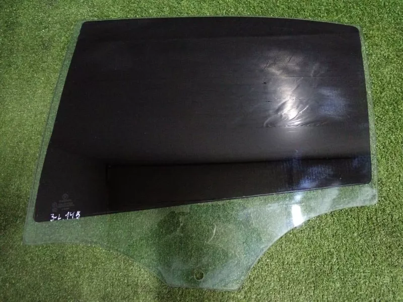 Стекло двери BMW 3-Series 2007 51347060267 E90, заднее левое