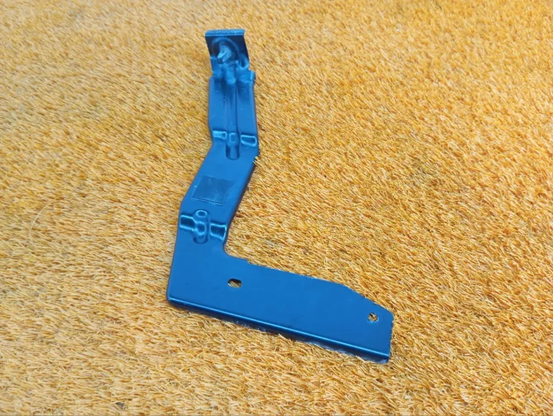 Кронштейн заднего бампера