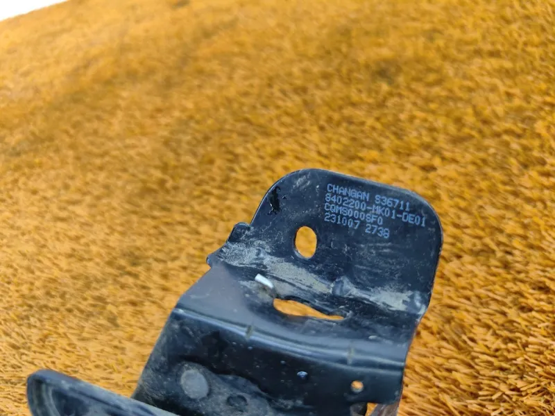 Замок капота