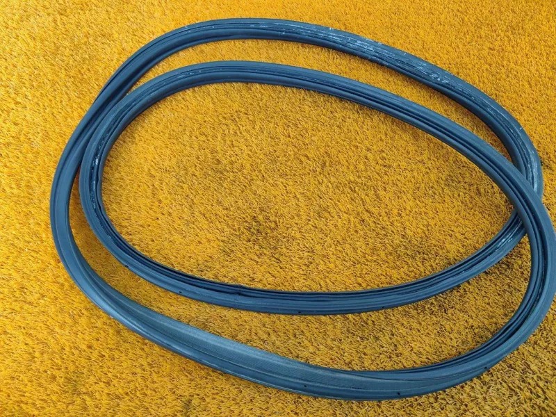 Уплотнитель багажника