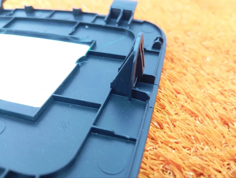 Крышка блока предохранителей