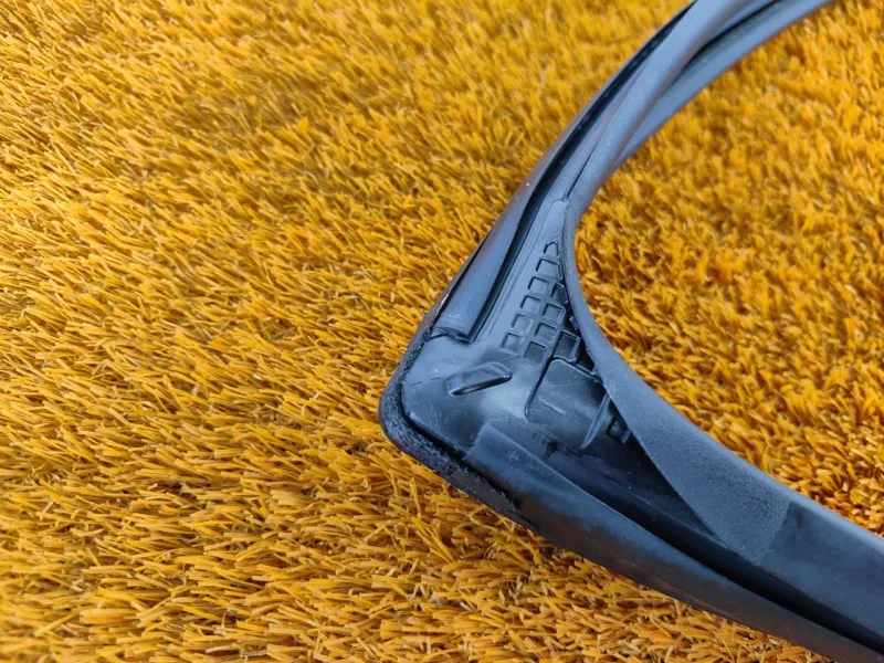 Уплотнитель стекла двери