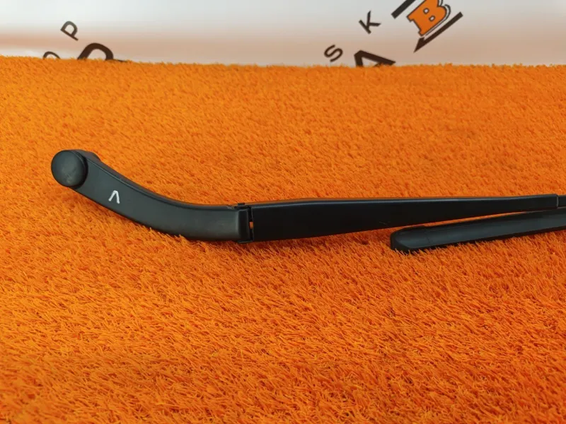 поводок стеклоочистителя