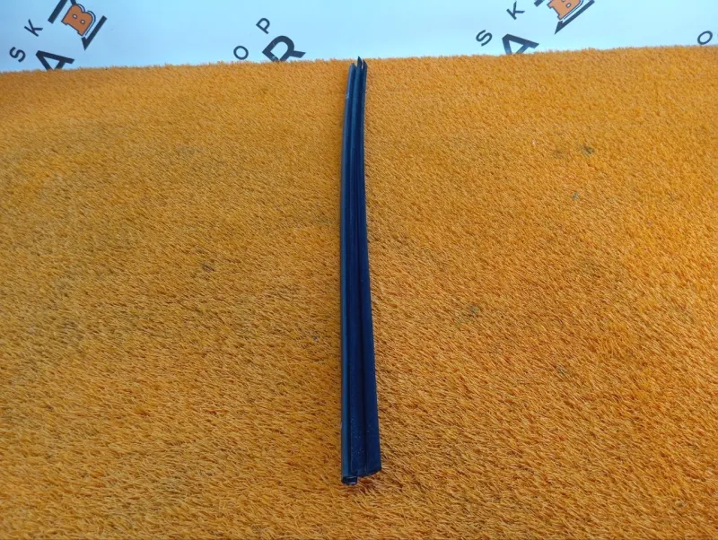 Уплотнитель стекла двери