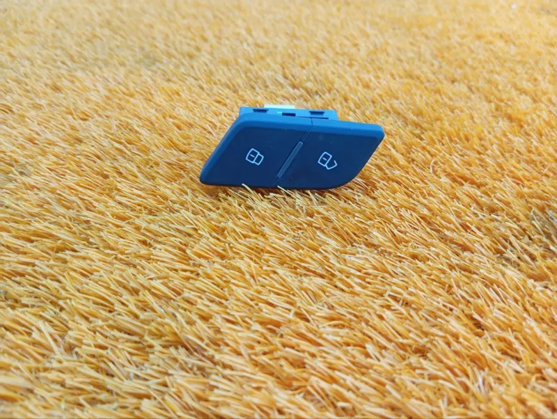 Кнопка центрального замка