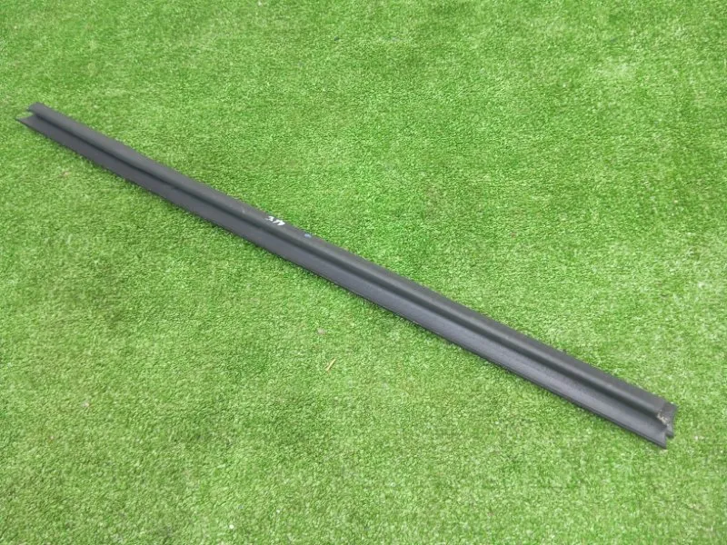 Уплотнитель стекла двери