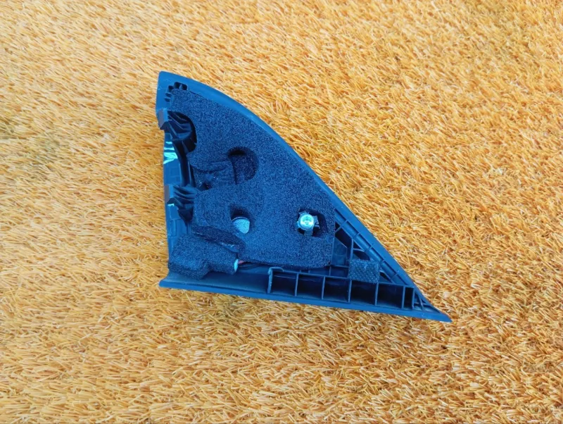 Уголок двери