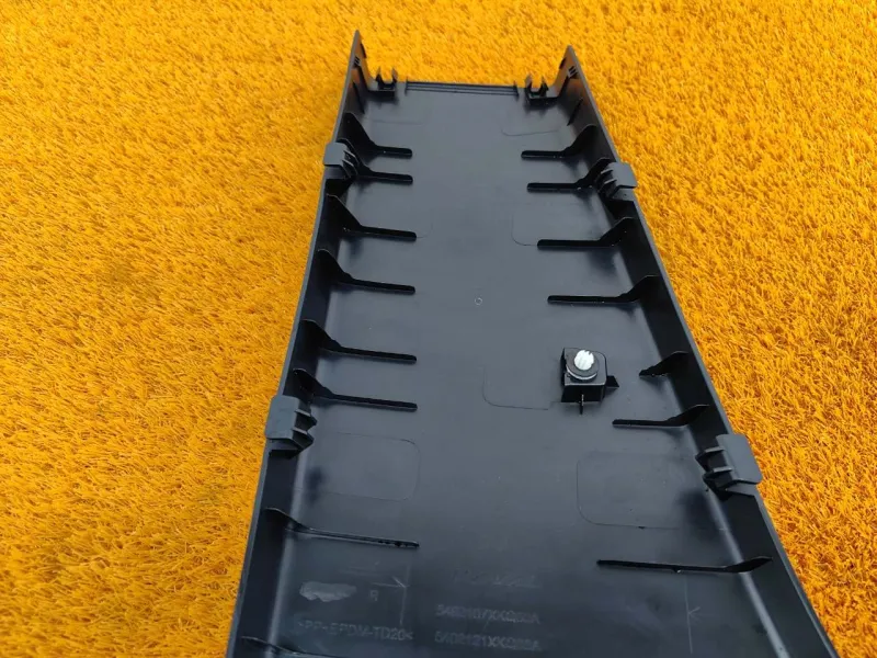 Обшивка центральной стойки