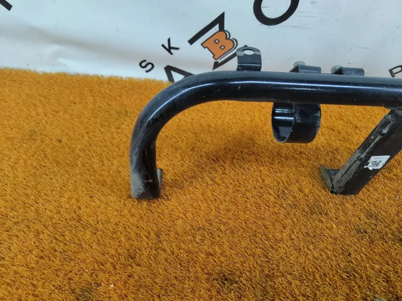 Крепление топливного бака