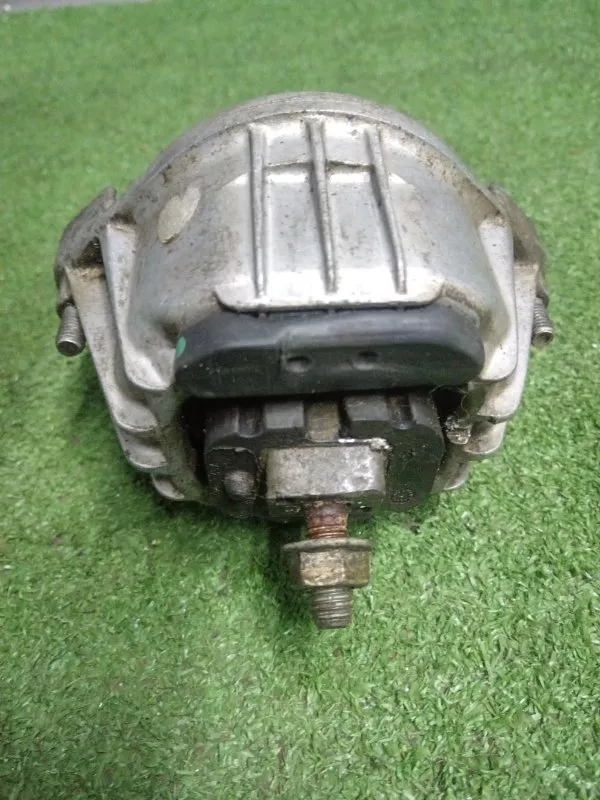 Подушка двигателя