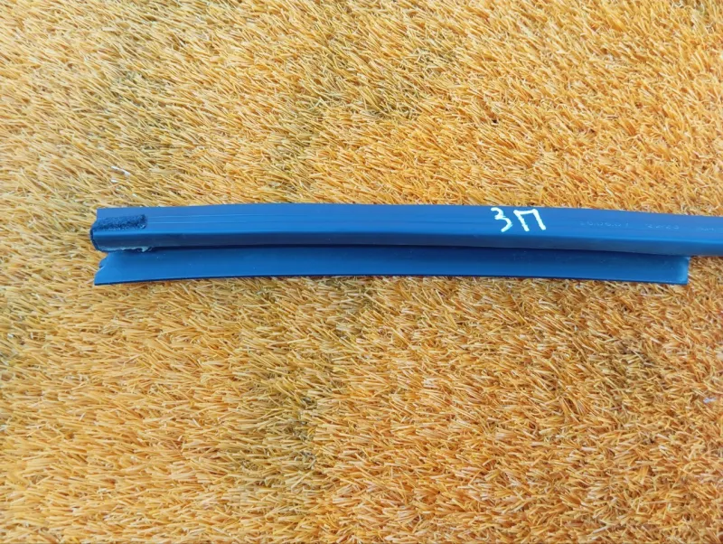 Уплотнитель стекла двери