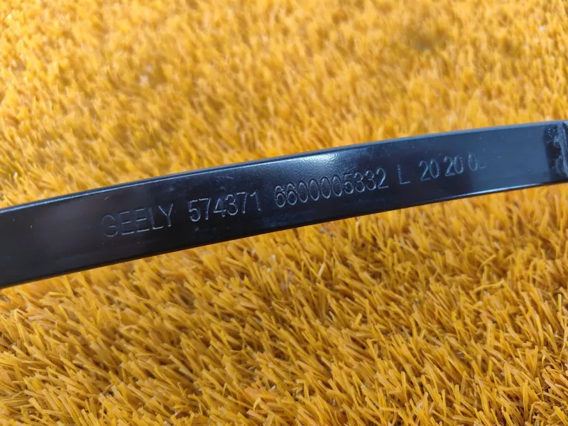 Направляющая стекла двери