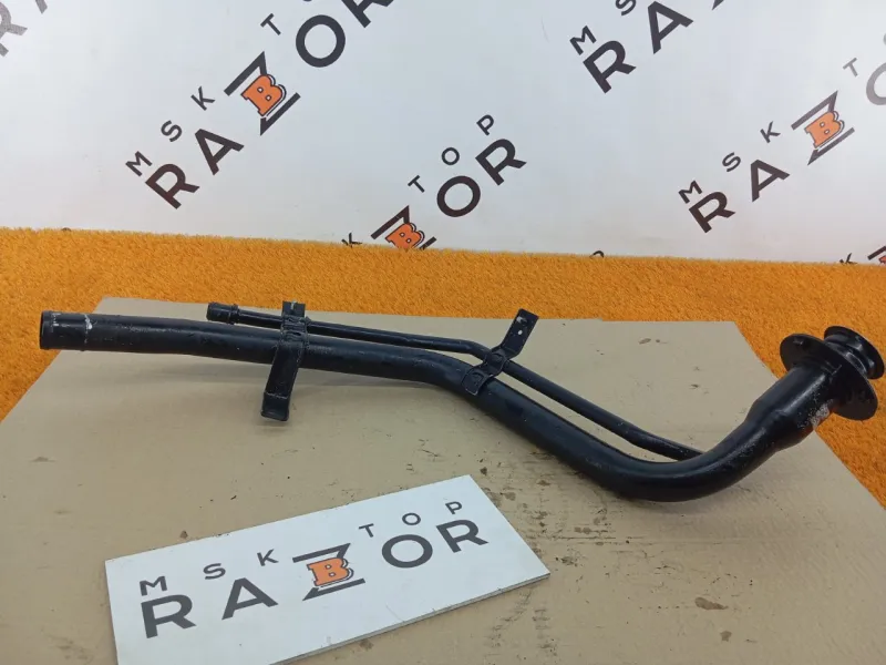 Горловина топливного бака